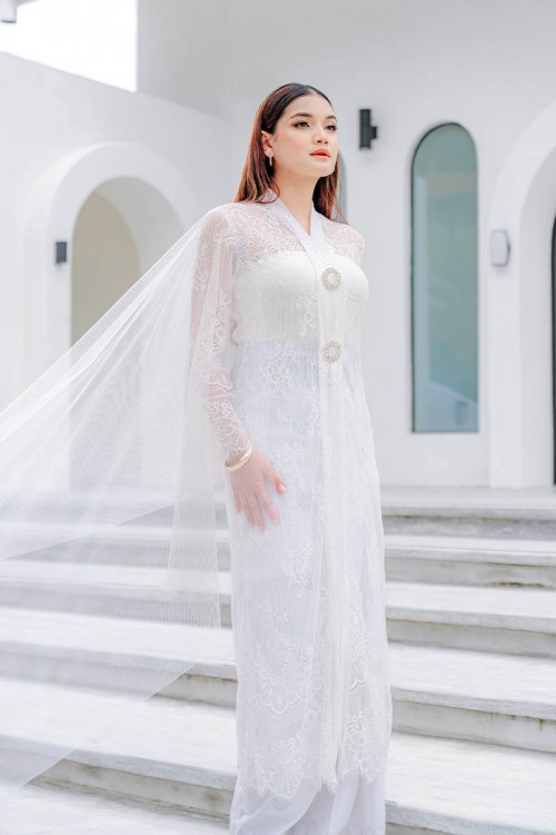 DELINA IN VIVID WHITE(FREE VEIL/BROOCH)