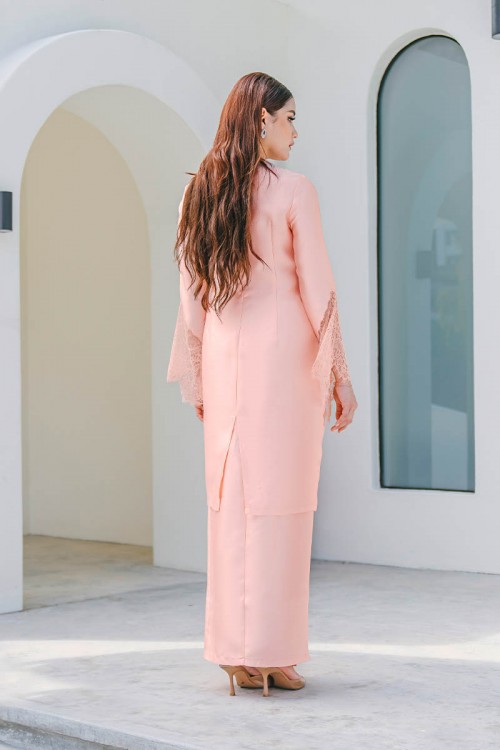 ELAYA IN  PEACH DUST(FREE VEIL)