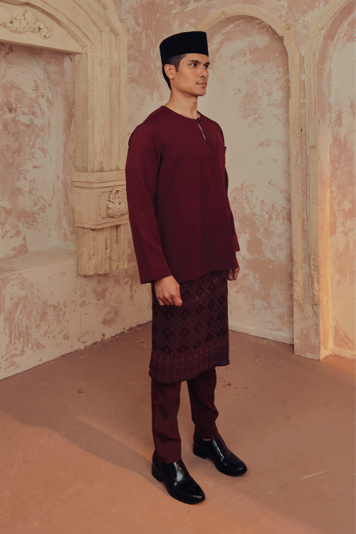 NADEM IN MAROON